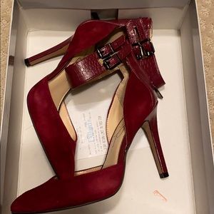 Women’s heel size 7.